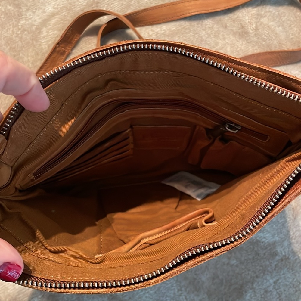 Latico Gabriel crossbody - Picture 5 of 6